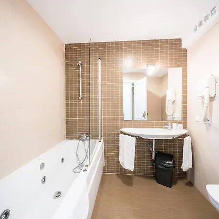 ホテル La Colina 2*